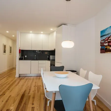 Sunshine House - Exclusive - By The Castle