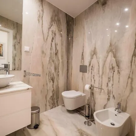 Sunshine House - Exclusive - By The Castle