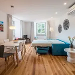 Sunshine House - Exclusive - By The Castle